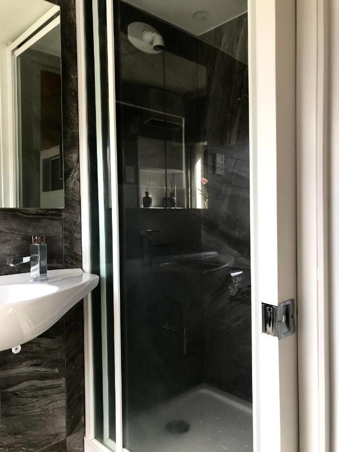 Onehunga Garden Tinyhouse With Parking Otel Auckland Dış mekan fotoğraf